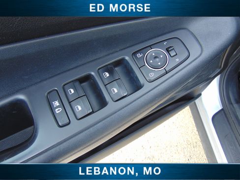 Used 2019 Hyundai Santa Fe SE image 18