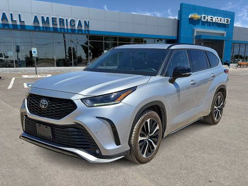 Used 2022 Toyota Highlander XSE FWD image 1