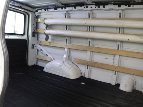 Used 2018 Chevrolet Express 2500 w/ Driver Convenience Package image 21