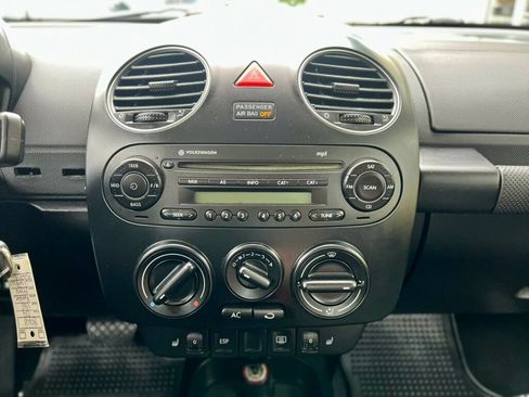 Used 2009 Volkswagen Beetle S FWD image 15