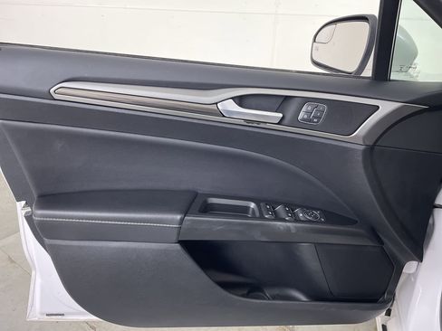 Used 2018 Ford Fusion SE w/ Fusion SE Technology Package image 10