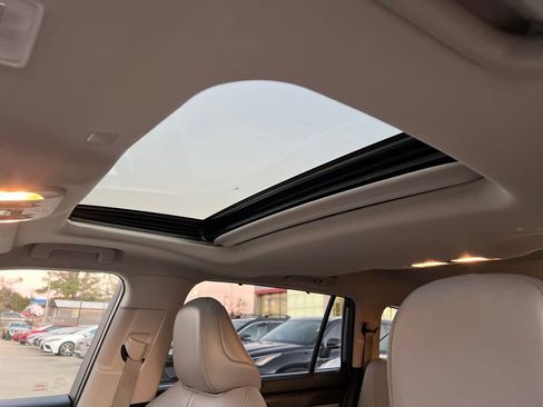 Used 2020 Toyota Highlander Limited image 21