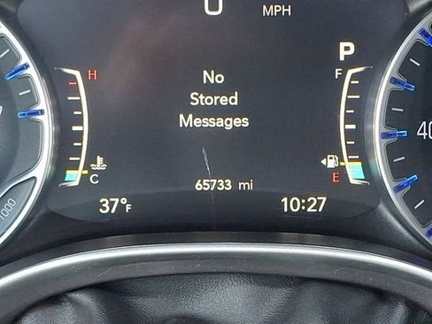 Certified 2023 Chrysler Pacifica Touring-L image 25