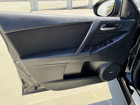 Used 2011 MAZDA MAZDA3 i Touring image 34