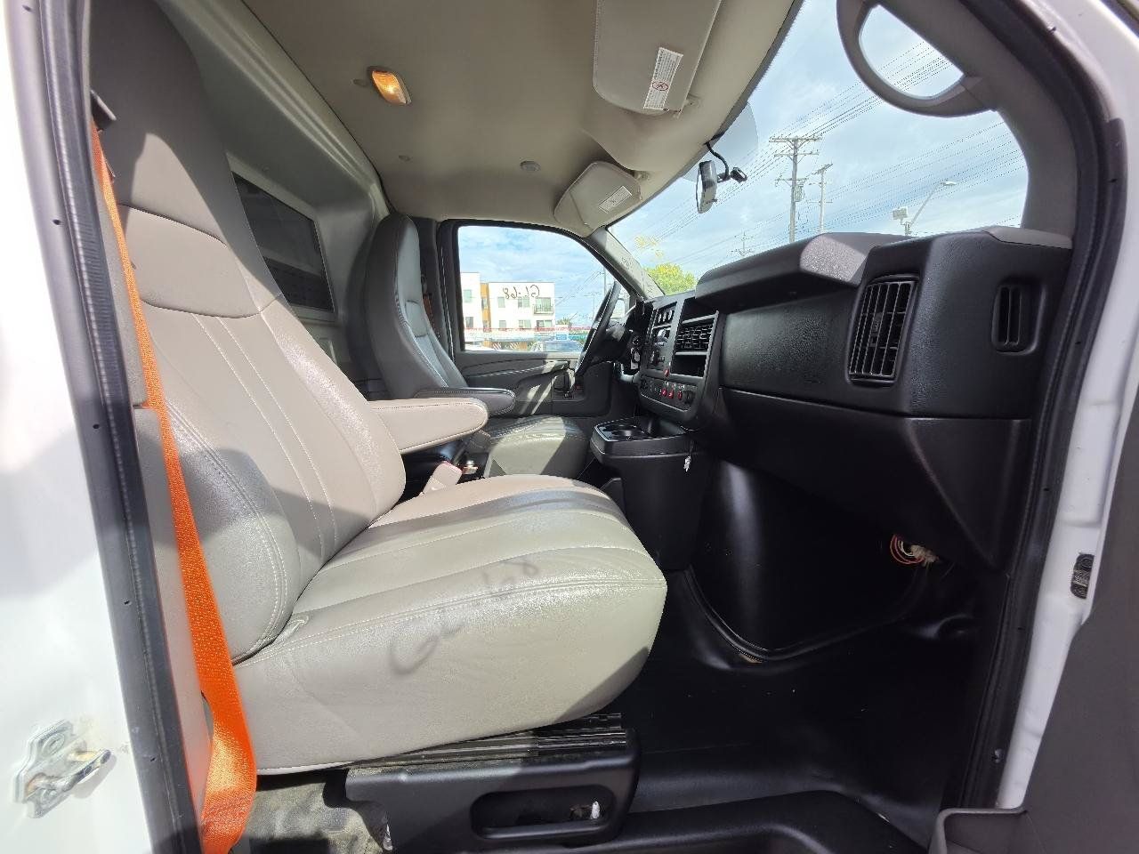 Used 2014 Chevrolet Express 2500 RWD image 18