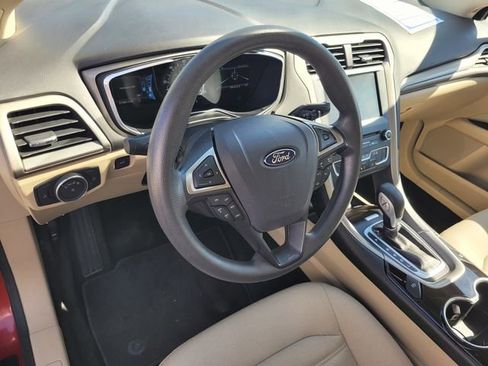 Used 2016 Ford Fusion SE image 9