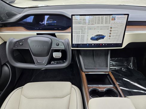 Used 2021 Tesla Model S Plaid image 8