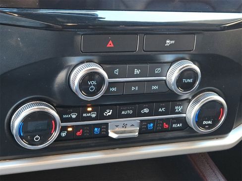 Used 2023 Ford Expedition Limited image 20