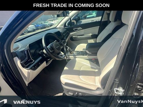 Used 2024 Kia Sportage EX FWD image 2