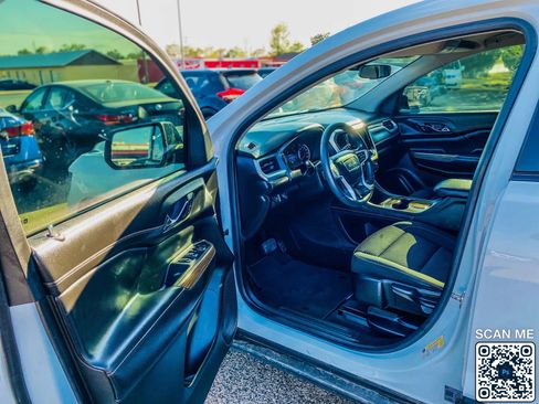 Used 2021 GMC Acadia SLE w/ Elevation Edition image 10