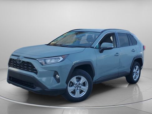 Used 2020 Toyota RAV4 XLE image 2