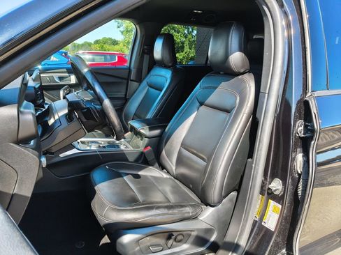 Used 2020 Ford Explorer XLT w/ Equipment Group 202A AWD/4WD image 2