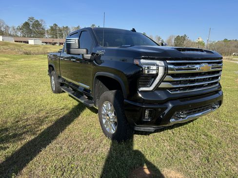 Used 2025 Chevrolet Silverado 2500 High Country w/ Technology Package image 4