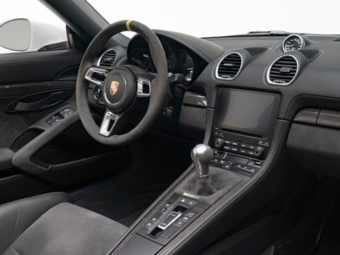 Used 2020 Porsche 718 Boxster Spyder RWD image 41