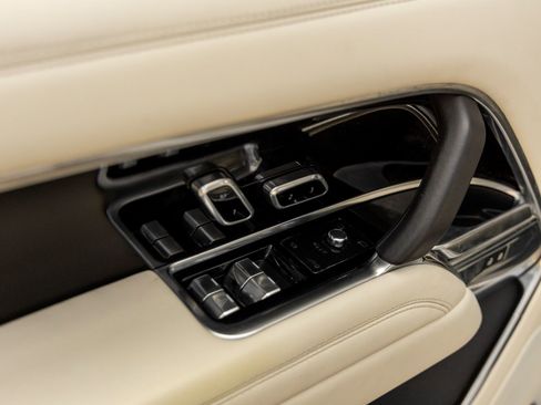 Used 2023 Land Rover Range Rover SE image 19