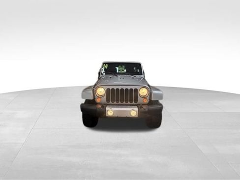 Used 2014 Jeep Wrangler Unlimited Sahara w/ Connectivity Group AWD/4WD image 3