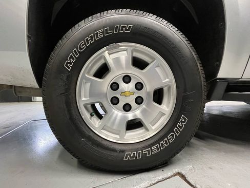 Used 2014 Chevrolet Suburban LT image 28