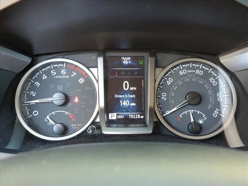 Used 2022 Toyota Tacoma SR5 w/ Technology Package image 10