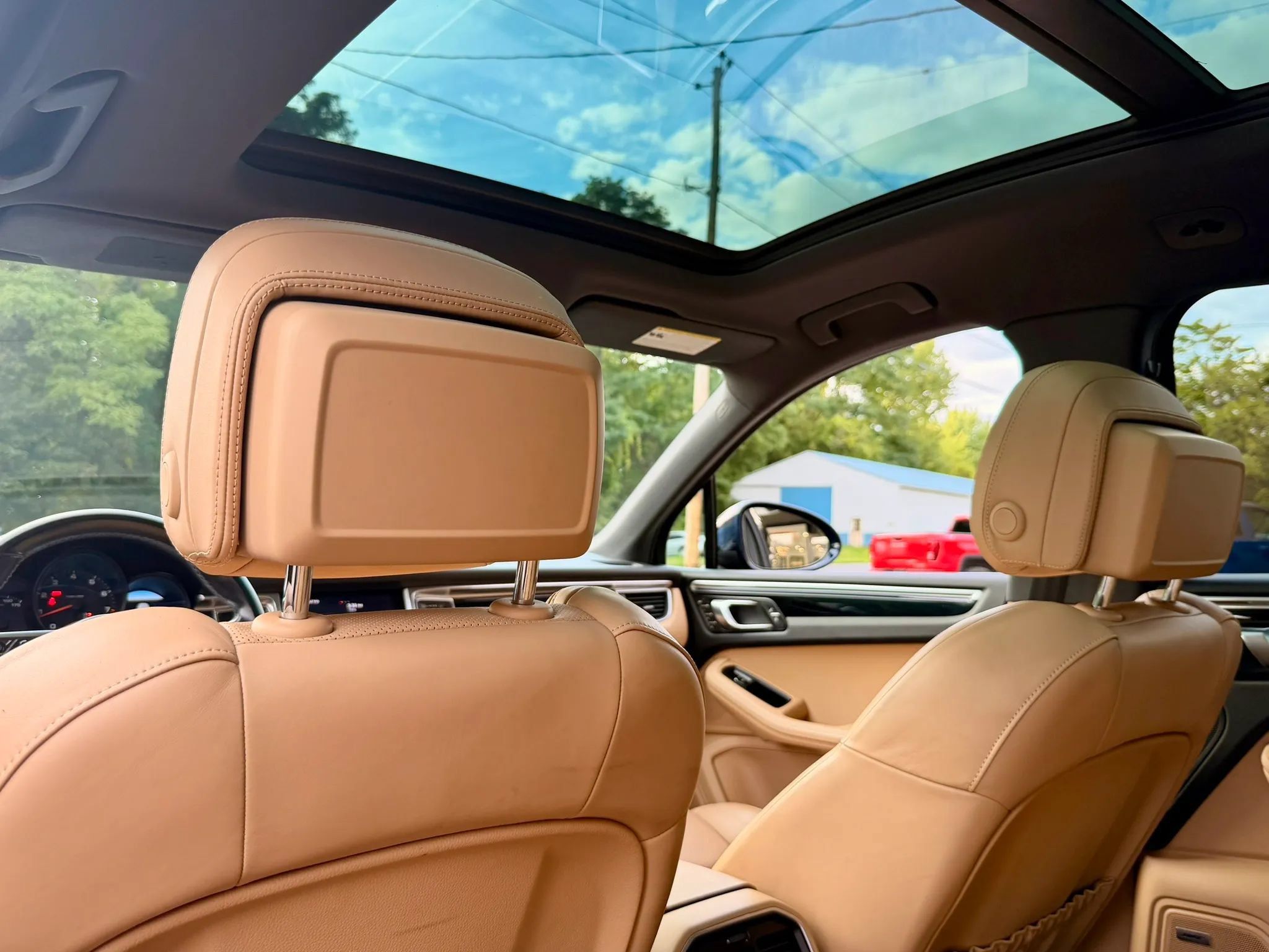 Used 2018 Porsche Macan Sport Edition AWD/4WD image 49