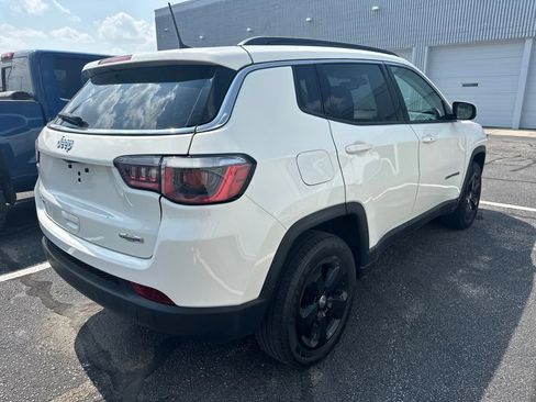 Used 2019 Jeep Compass Latitude w/ Popular Equipment Group AWD/4WD image 5