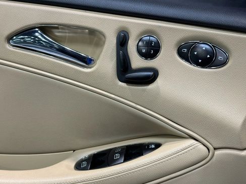 Used 2009 Mercedes-Benz CLS 550 image 11