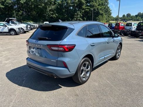 Used 2023 Ford Escape ST-Line w/ Tech Pack #1 AWD/4WD image 5