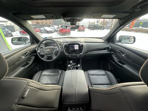 Used 2023 Chevrolet Traverse Premier image 14