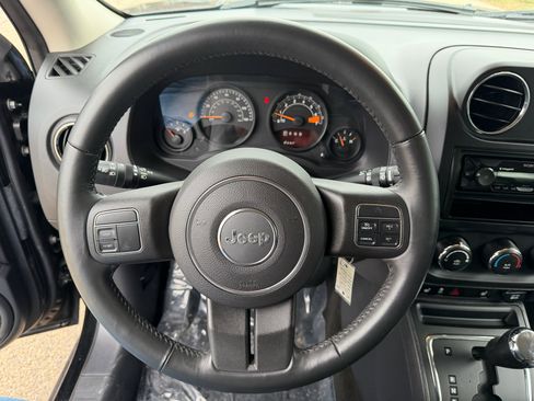 Used 2015 Jeep Patriot Latitude image 14