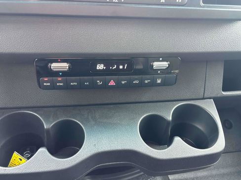 Used 2024 Mercedes-Benz Sprinter 2500 image 21