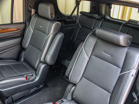 Used 2023 Cadillac Escalade ESV Premium Luxury AWD/4WD image 23