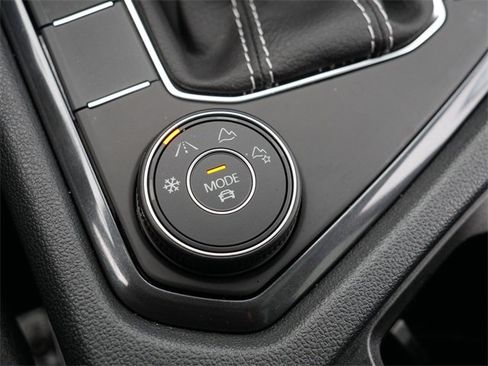 Certified 2024 Volkswagen Tiguan SE image 29