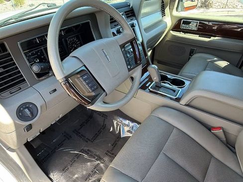 Used 2014 Lincoln Navigator 4WD image 10