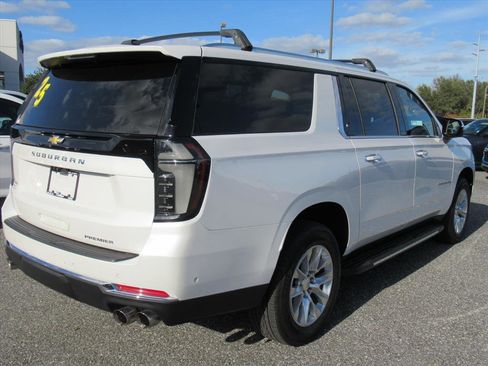 Used 2025 Chevrolet Suburban Premier image 7