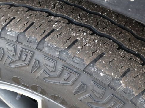 Certified 2024 Chevrolet Suburban Z71 w/ Off-Road Capability Package image 7