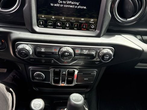 Used 2022 Jeep Wrangler Unlimited Sahara image 16