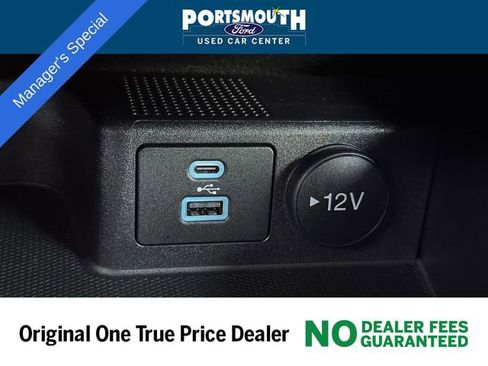 Certified 2022 Ford Escape SE w/ SE Sport Appearance Package image 16