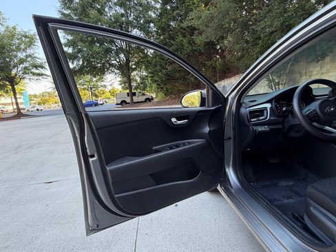 Used 2021 Kia Rio S w/ Technology Package FWD image 9