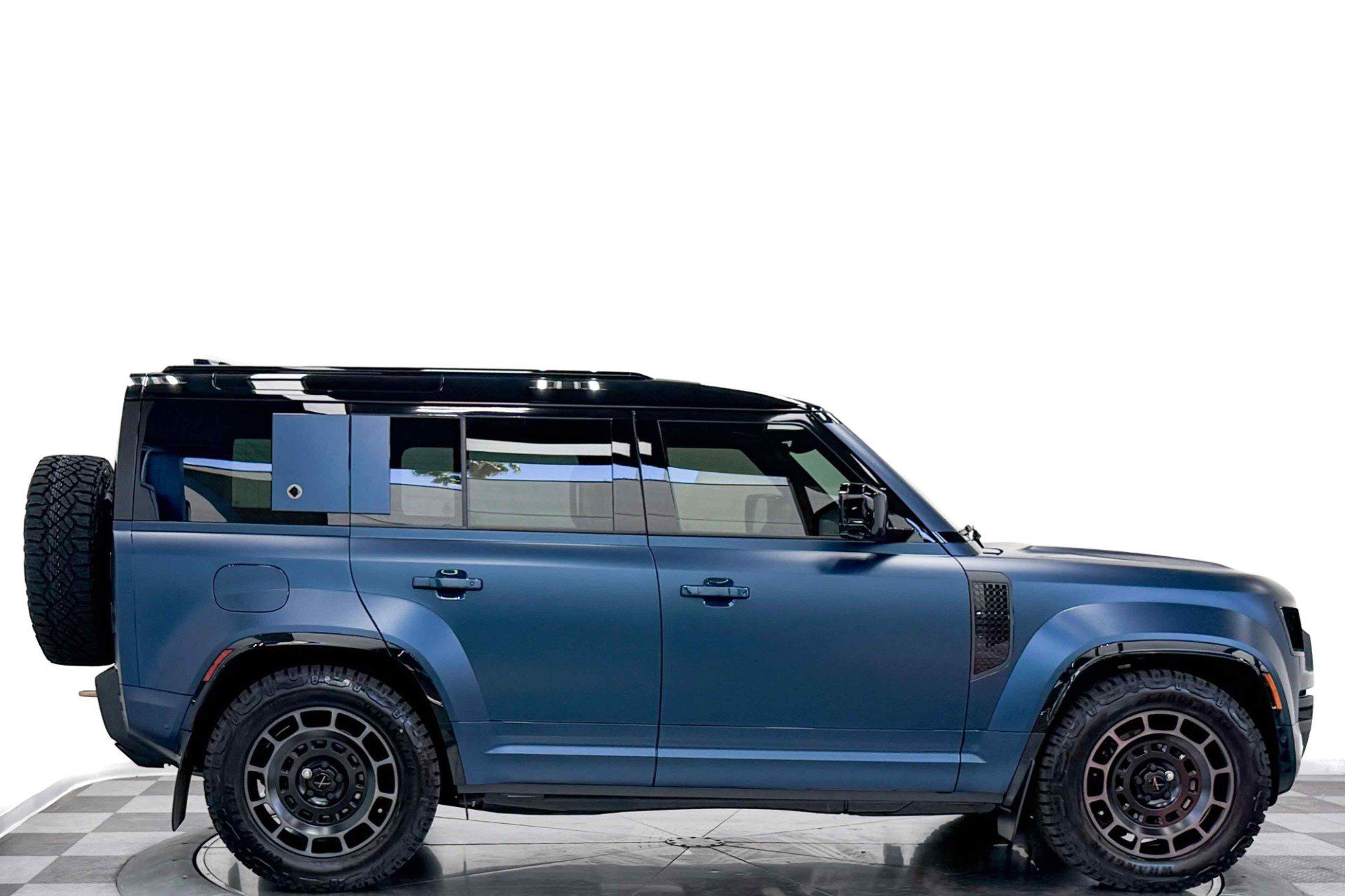 Used 2026 Land Rover Defender 110 AWD/4WD image 2