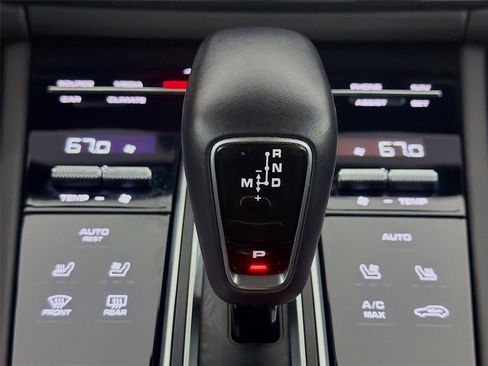 Used 2022 Porsche Cayenne Turbo AWD/4WD image 19