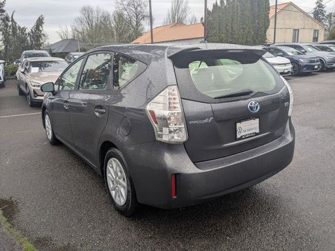 Used 2014 Toyota Prius V Two image 3