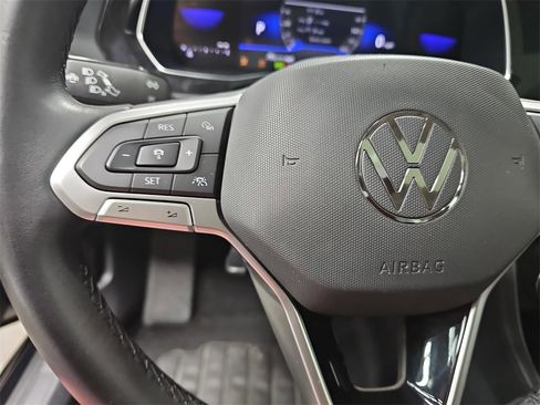 Used 2024 Volkswagen Jetta SE image 16