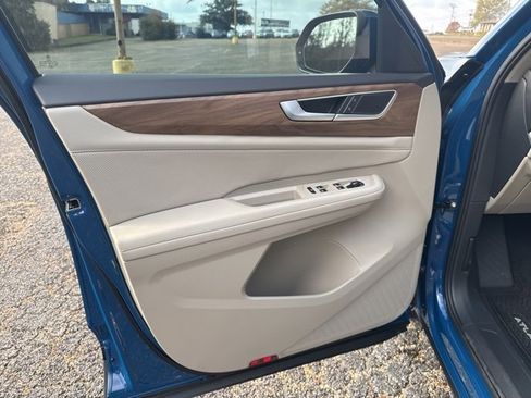 Used 2025 Volkswagen Atlas SE image 8