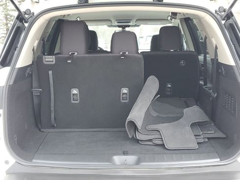 Used 2024 Nissan Pathfinder SV image 7