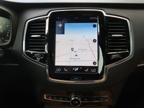 Used 2016 Volvo XC90 T6 Momentum w/ Momentum Plus Package AWD/4WD image 16