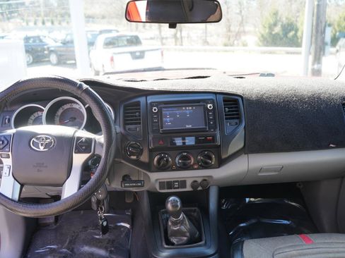 Used 2015 Toyota Tacoma 4x4 Access Cab image 41
