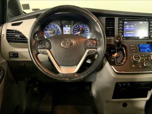 Used 2020 Toyota Sienna XLE FWD image 5