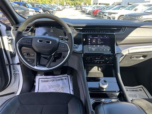 Certified 2023 Jeep Grand Cherokee Altitude image 20