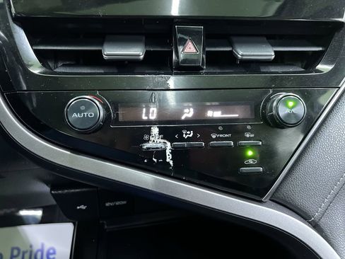 Used 2021 Toyota Camry SE w/ Cold Weather Package FWD image 22