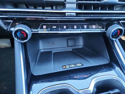 Certified 2024 Chevrolet Traverse RS image 17