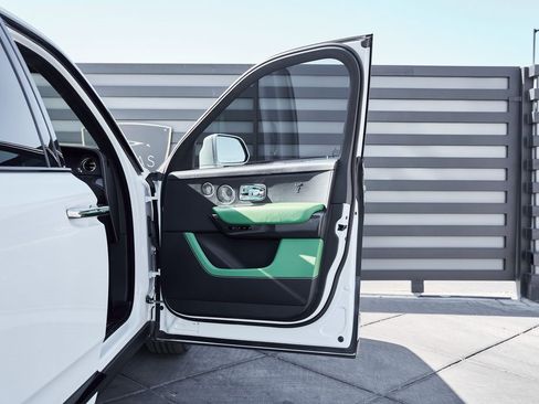 Used 2023 Rolls-Royce Cullinan Black Badge w/ Driver's Package image 22